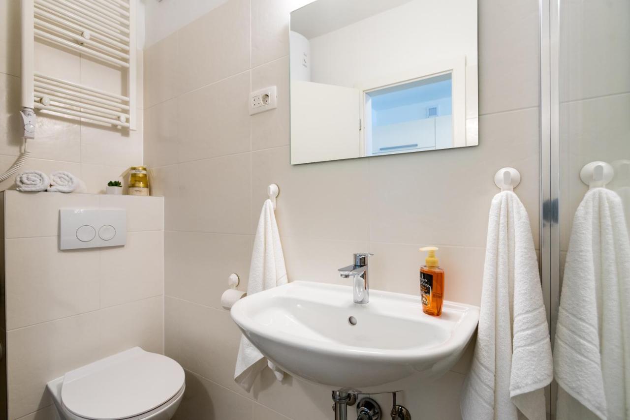 Studio Apartment Romana สปลิท ภายนอก รูปภาพ